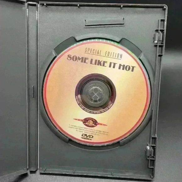 Vintage Classics Some Like It Hot – Marilyn Monroe DVD - Picture 5 of 6